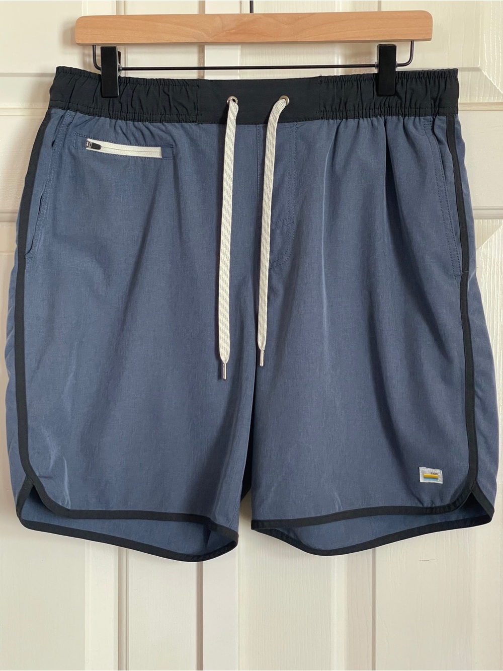Vuori Banks Shorts V330 Men’s Large Blue Gray Black Trim